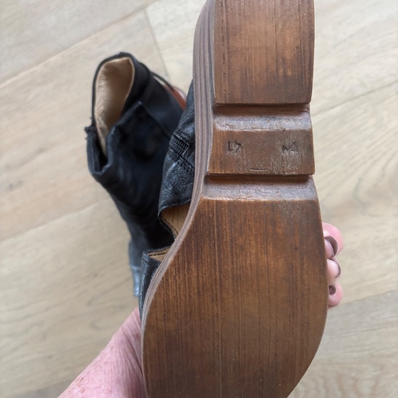 MizMooz sandals sz 10 - Picture 9 of 13